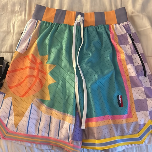 Collect + select shorts size M - Picture 2 of 3